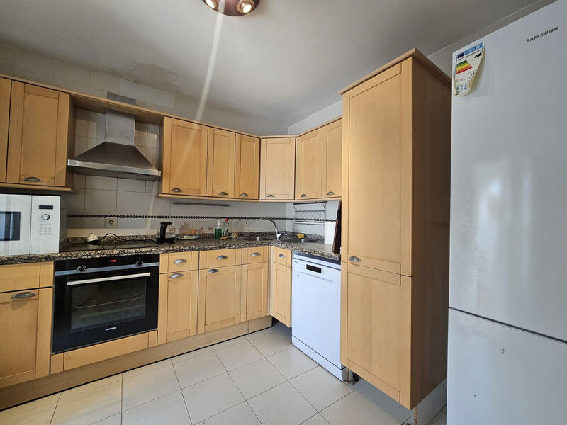 4 bedroom Townhouse for sale