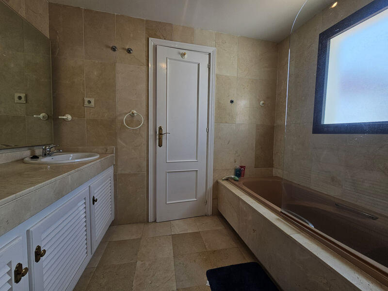 4 bedroom Townhouse for sale