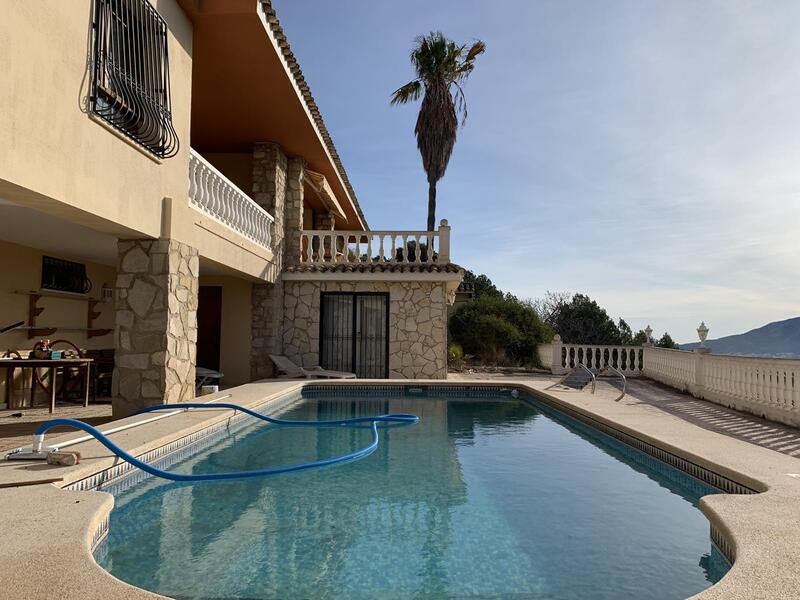 Villa till salu i La Nucia, Alicante