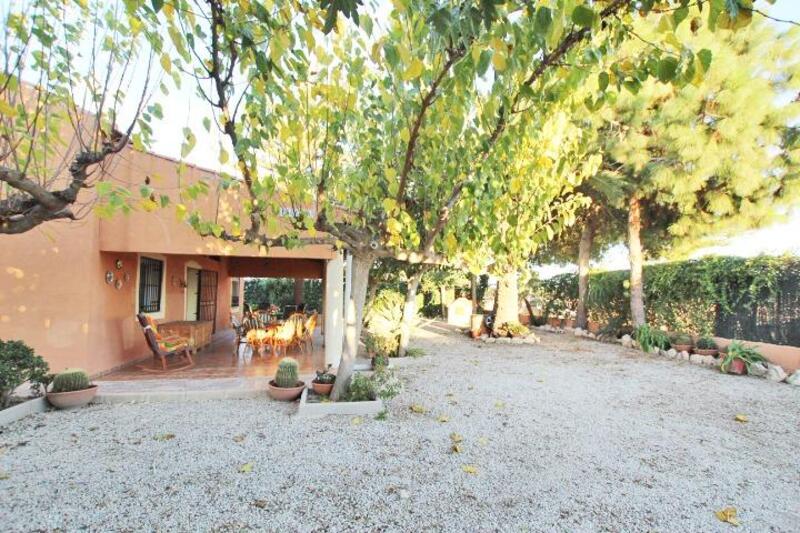 5 bedroom Country House for sale
