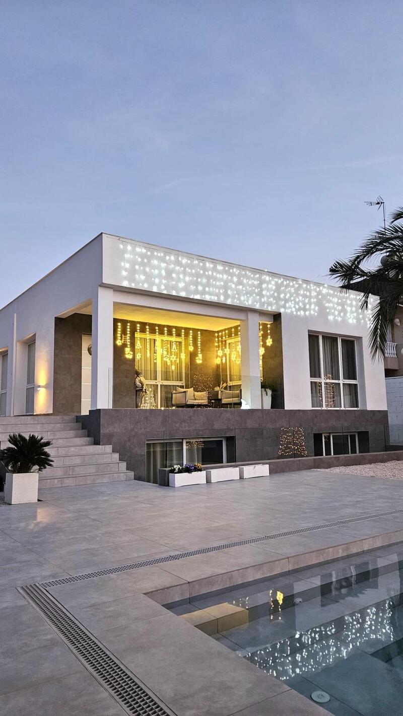 Villa à vendre dans Orihuela, Alicante
