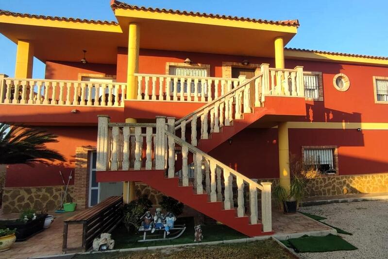 5 спальная комната вилла продается