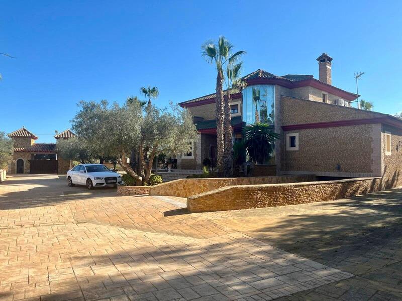 4 slaapkamer Villa Te koop