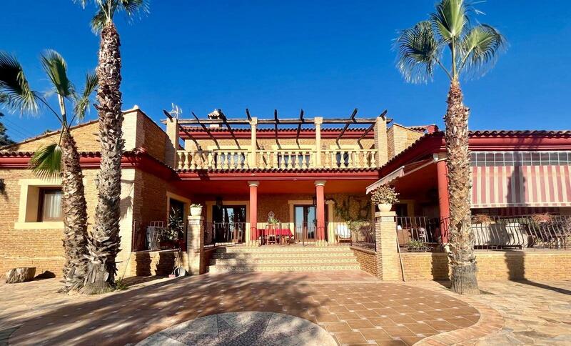 4 slaapkamer Villa Te koop
