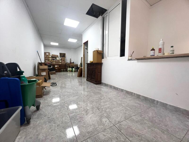 Коммерческая недвижимость продается в Torrevieja, Alicante