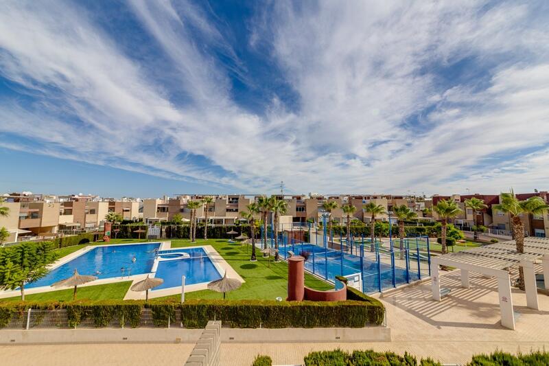 Radhus till salu i Torrevieja, Alicante