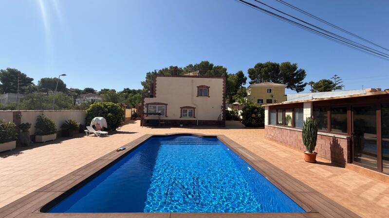 вилла продается в Torrevieja, Alicante