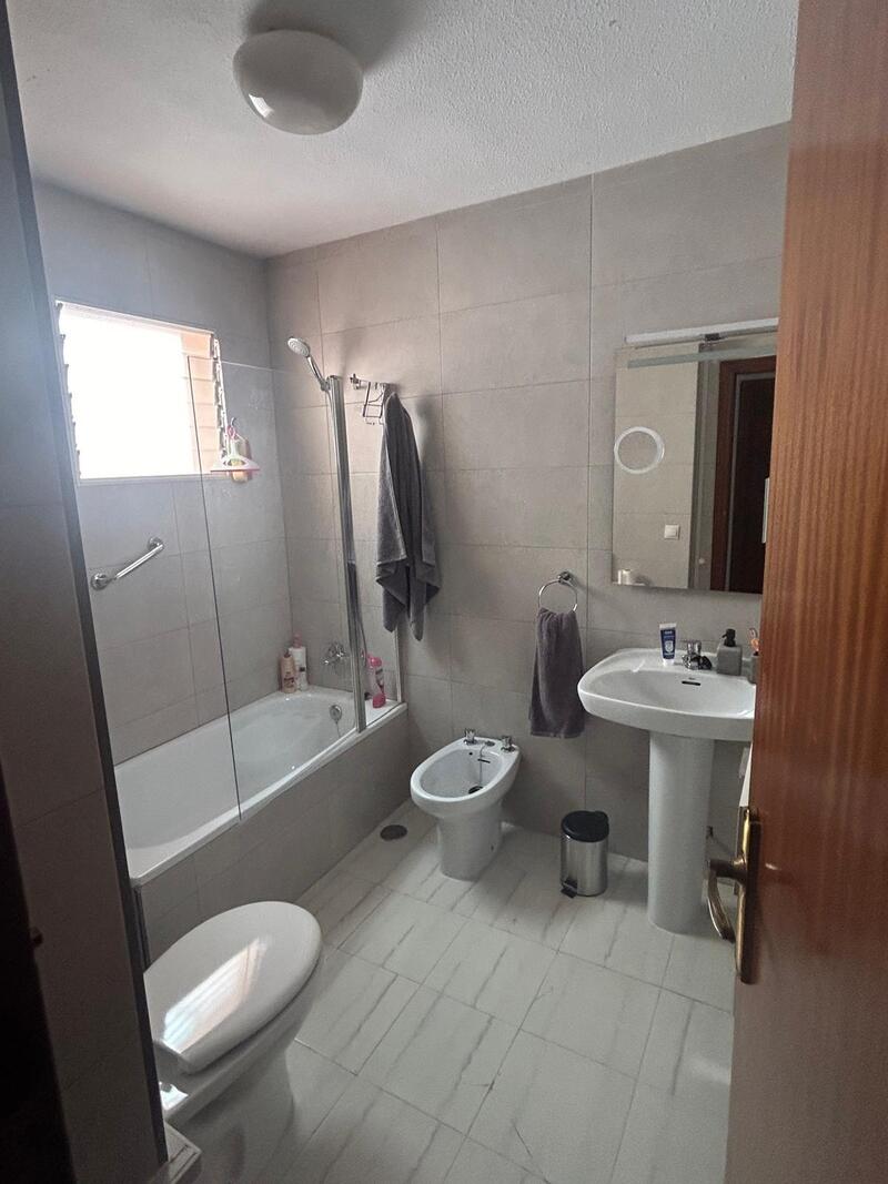 3 slaapkamer Gezinswoning Te koop