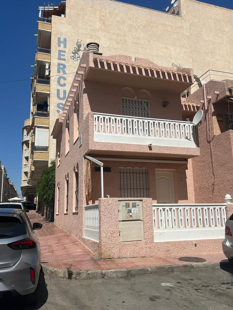 3 slaapkamer Gezinswoning Te koop