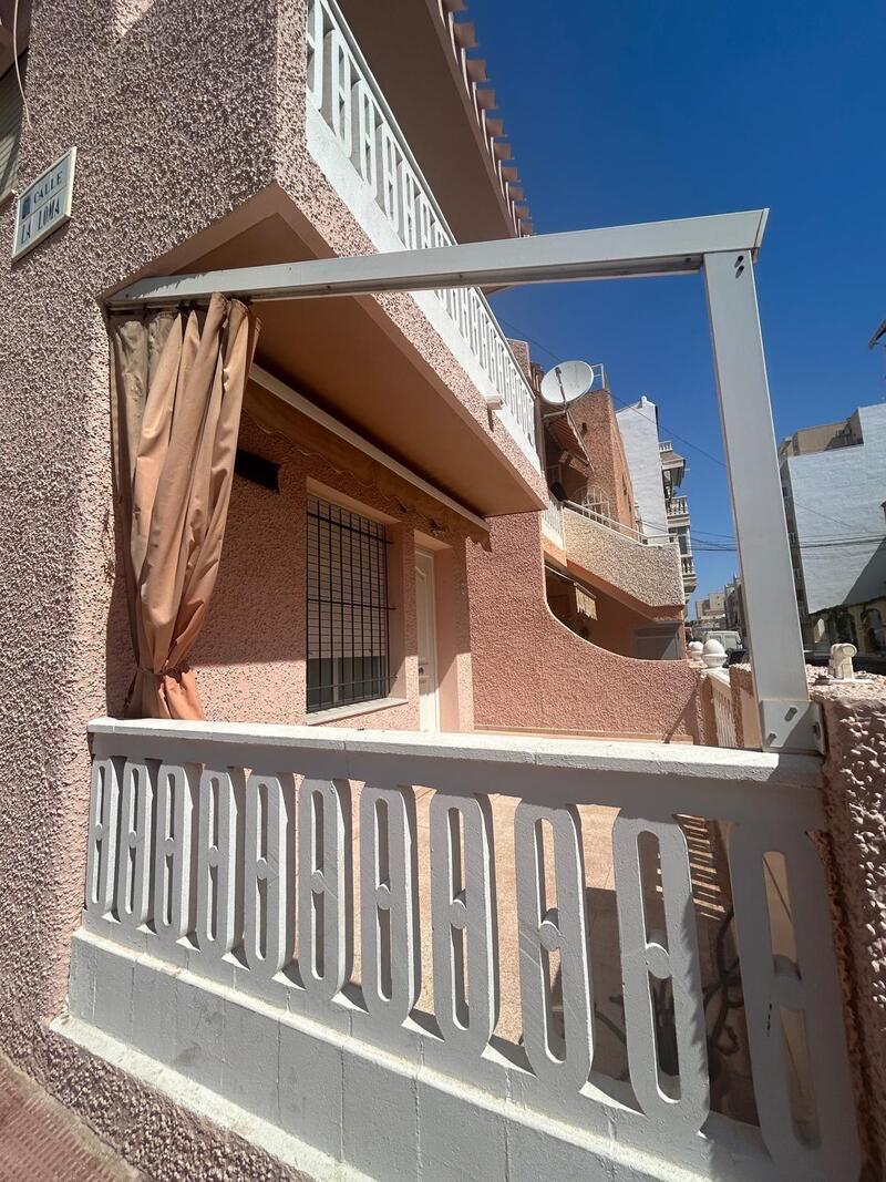 3 slaapkamer Gezinswoning Te koop