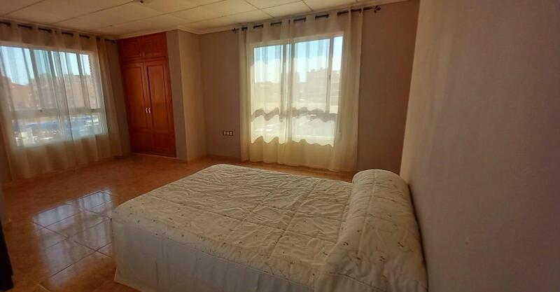 5 slaapkamer Gezinswoning Te koop