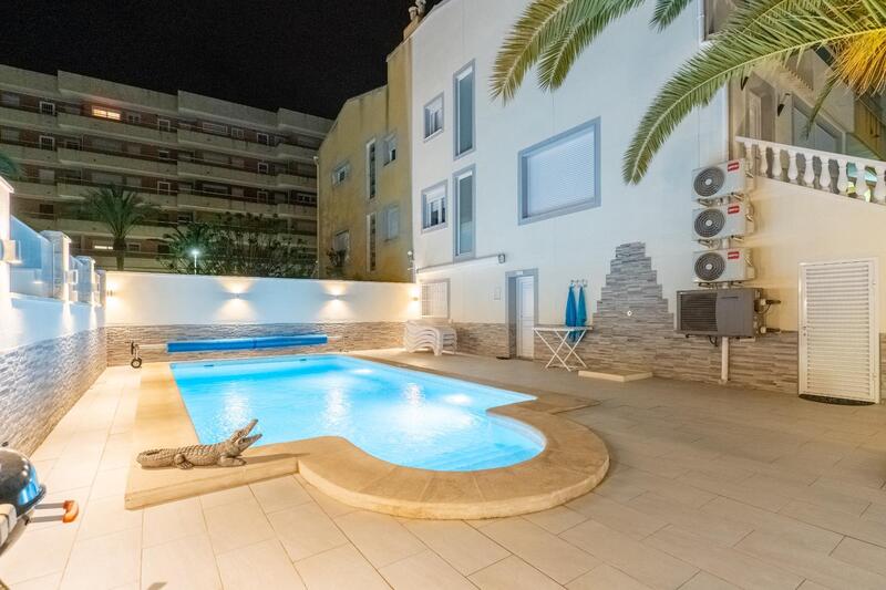 Rekkehus til salgs i Torrevieja, Alicante