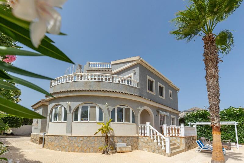 5 bedroom Villa for sale
