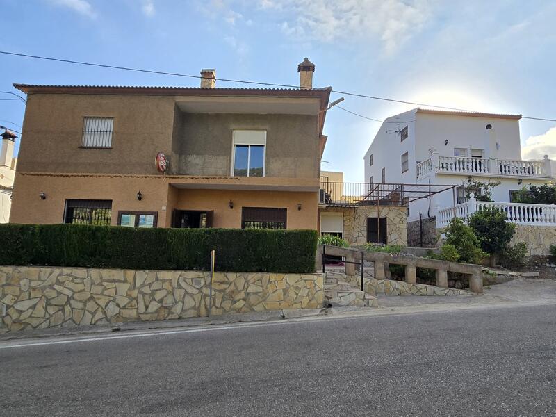 Villa zu verkaufen in Mondron, Málaga
