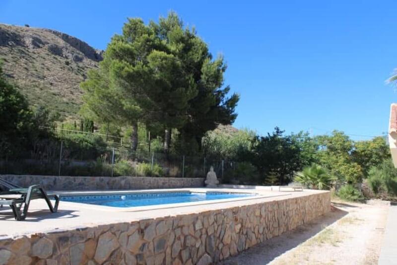 3 Cuarto Local Comercial en venta
