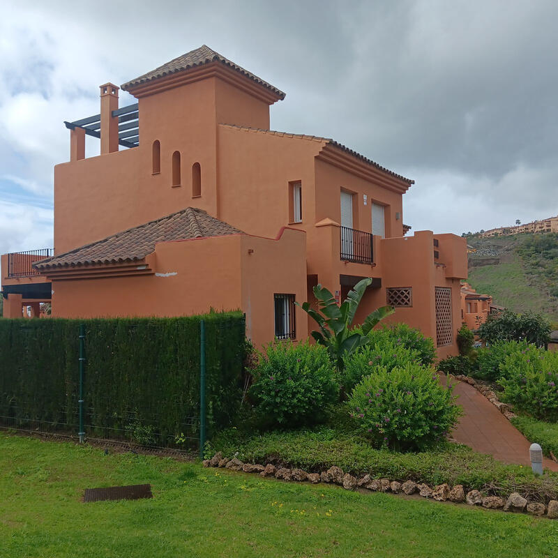 4 bedroom Townhouse for sale