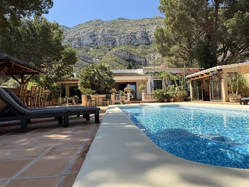 Villa til salg i Denia, Alicante