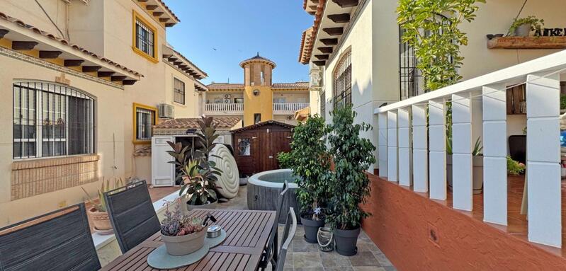 2 bedroom Townhouse for sale