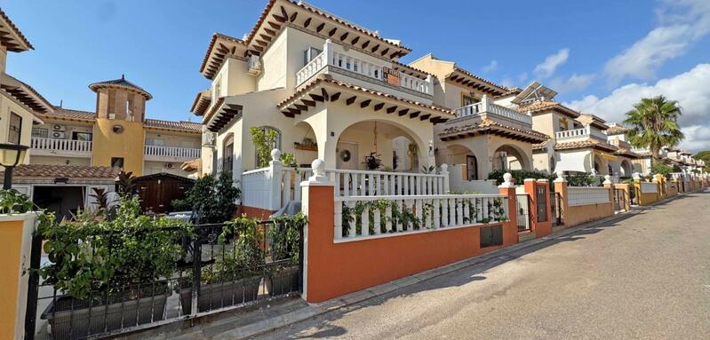 2 bedroom Townhouse for sale