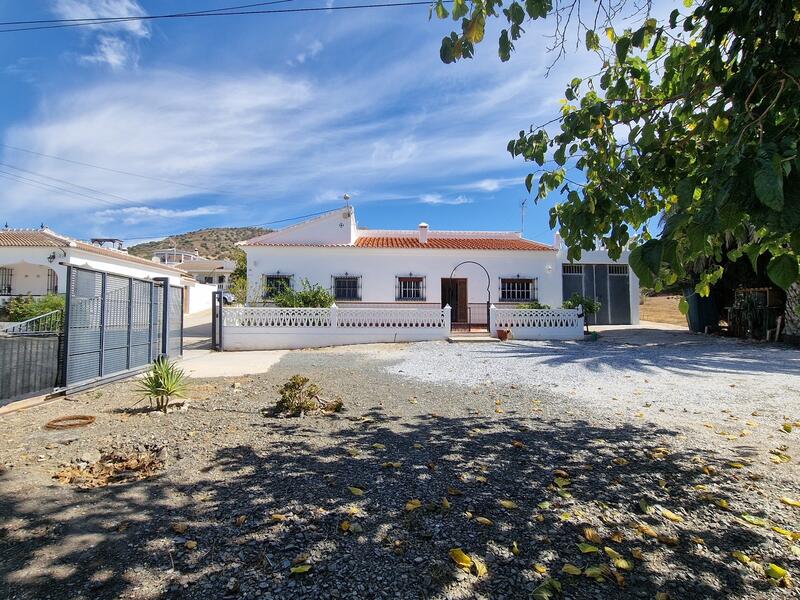 Villa Te koop in Alcaucin, Málaga