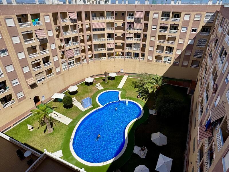 квартира продается в Torrevieja, Alicante