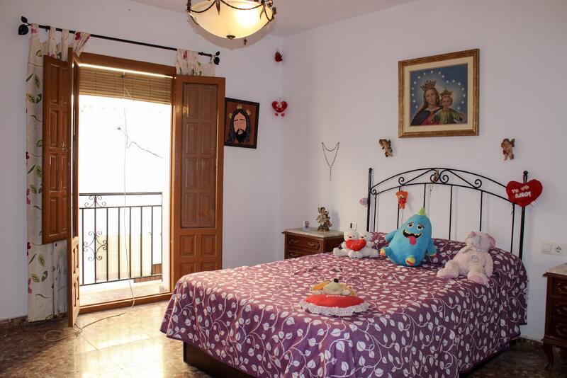 4 bedroom Apartment for sale