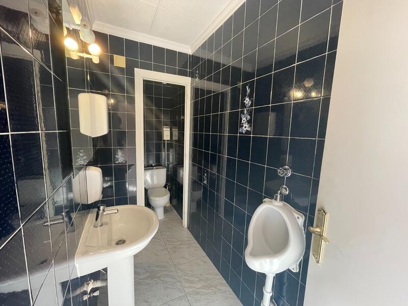 2 chambre Local Commercial à vendre