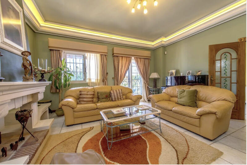 6 bedroom Villa for sale