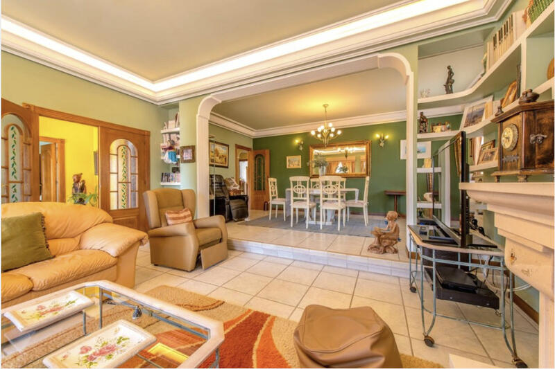 6 bedroom Villa for sale