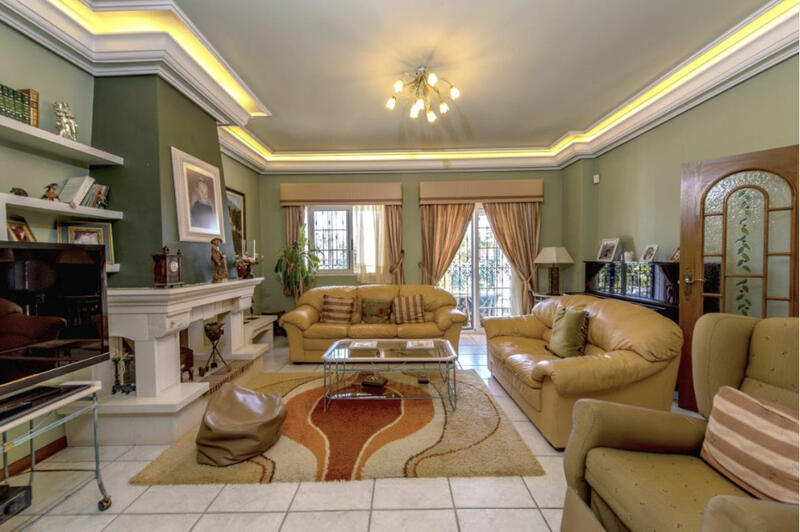 6 bedroom Villa for sale
