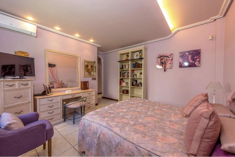 6 bedroom Villa for sale