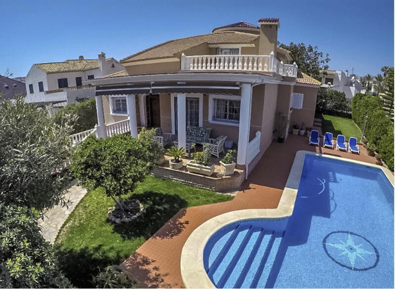 6 bedroom Villa for sale