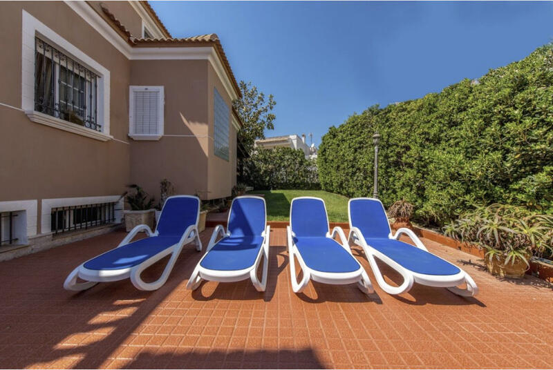 6 bedroom Villa for sale