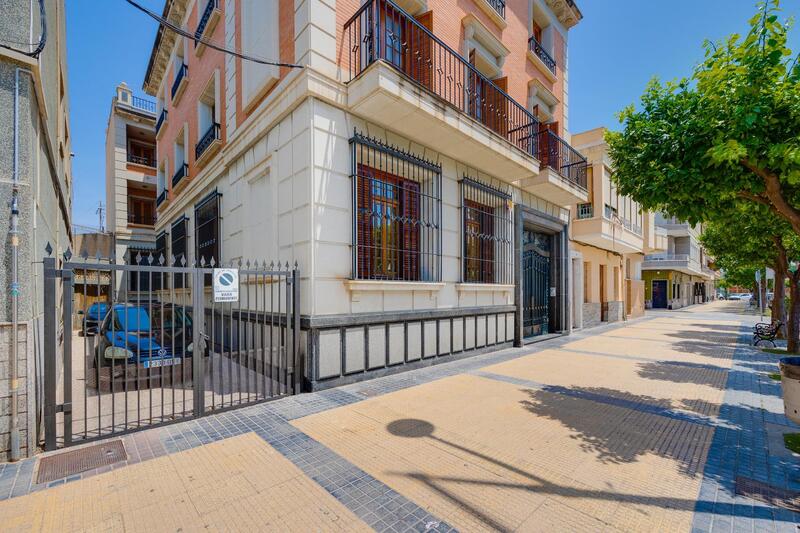 12 Cuarto Local Comercial en venta