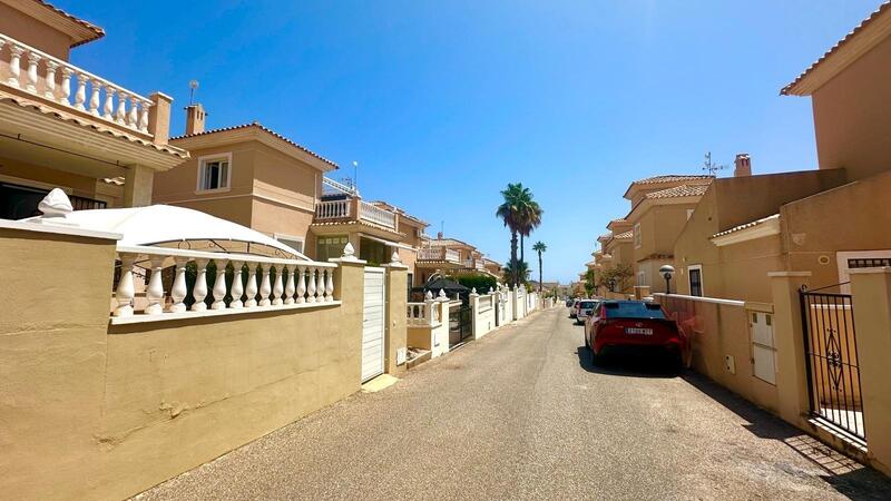 Adosado en venta en Orihuela, Alicante