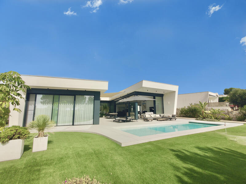 Villa Te koop in Las Colinas Golf, Alicante