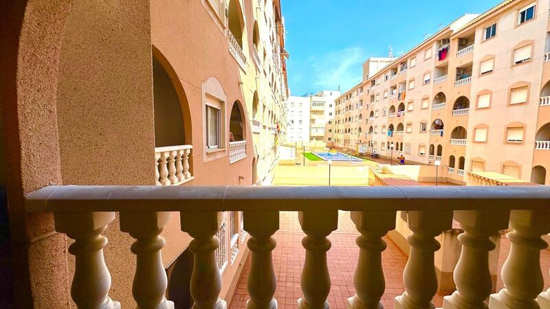 Apartamento en venta en Torrevieja, Alicante