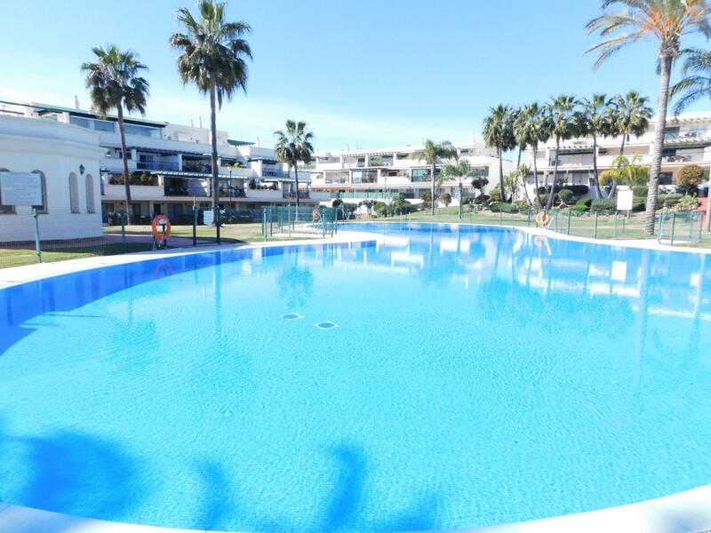 Apartamento en venta en Puerto Banus, Málaga
