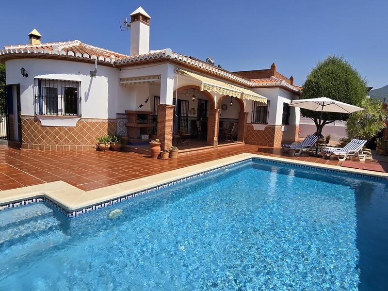 Villa for sale in Alcaucin, Málaga