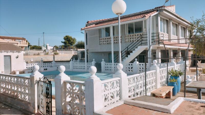 Villa til salg i Crevillent, Alicante