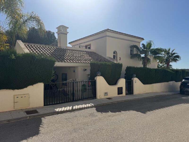 Villa til salg i Orihuela Costa, Alicante