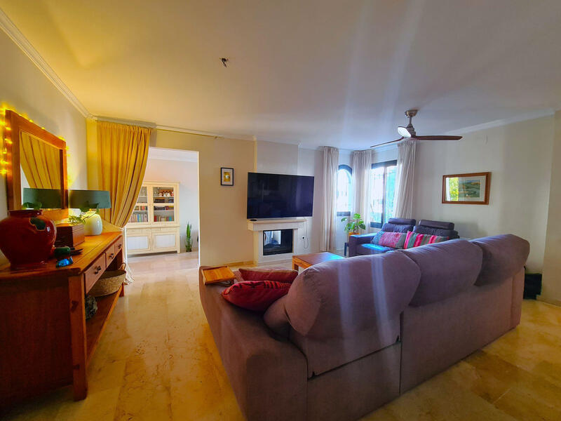 3 slaapkamer Gezinswoning Te koop