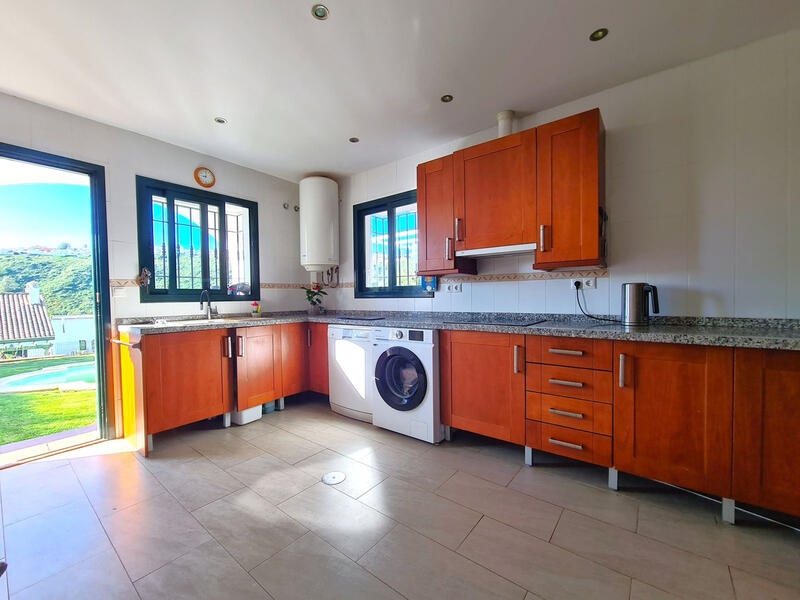 3 slaapkamer Gezinswoning Te koop