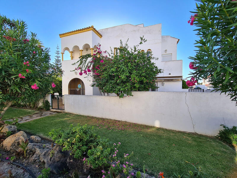 Radhus till salu i Casares Playa, Málaga