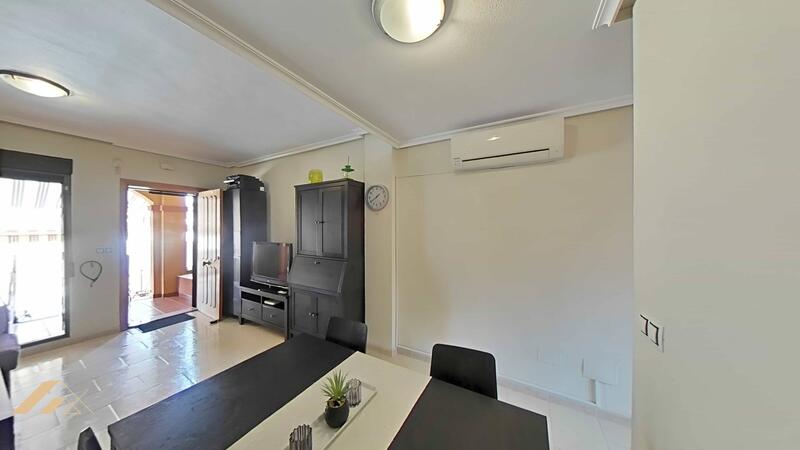3 slaapkamer Gezinswoning Te koop