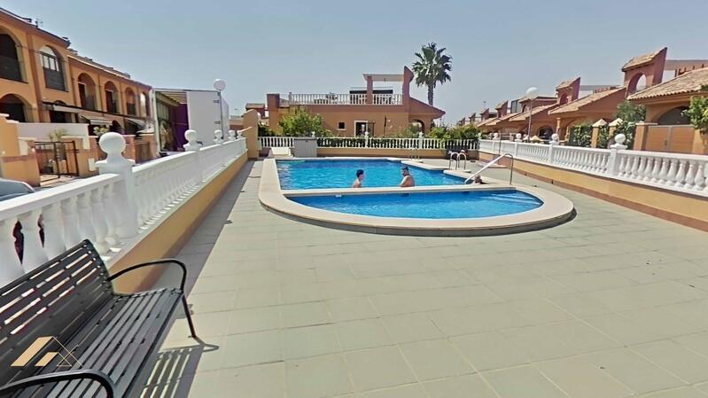 3 slaapkamer Gezinswoning Te koop