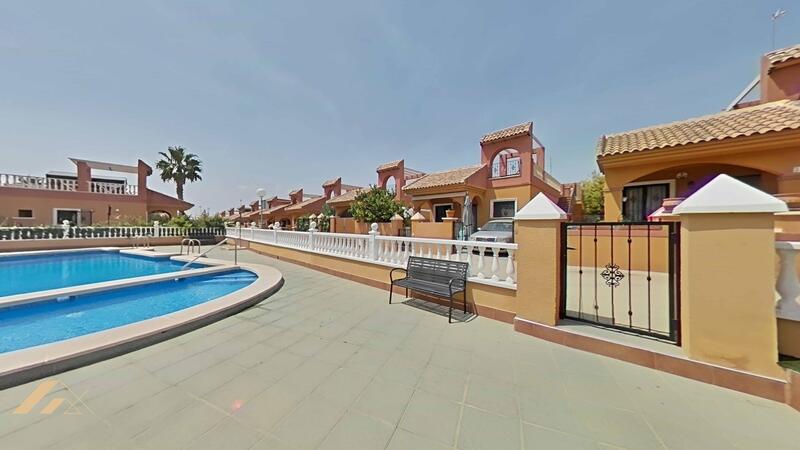 3 slaapkamer Gezinswoning Te koop