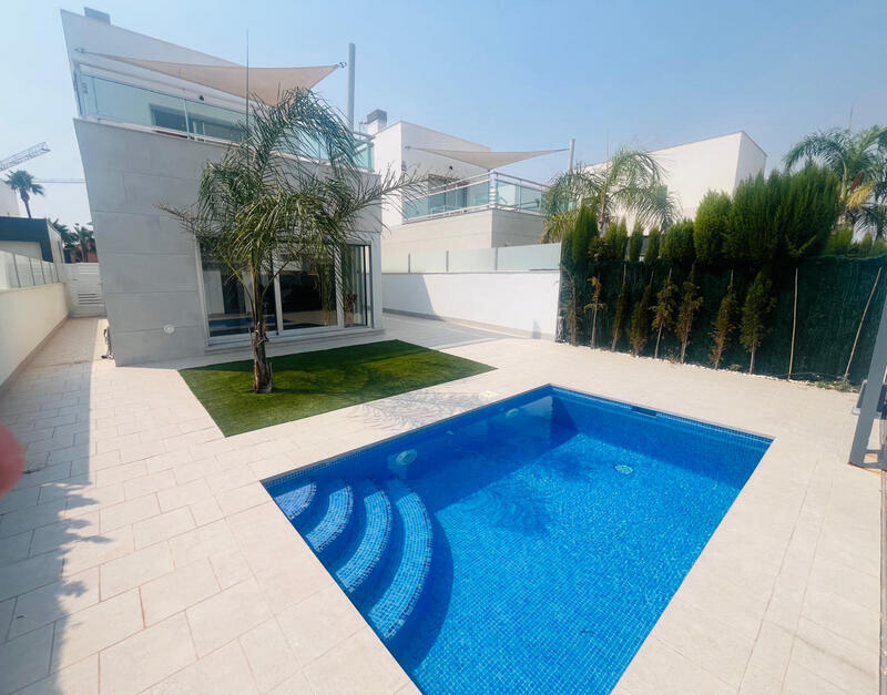 3 Cuarto Villa en venta