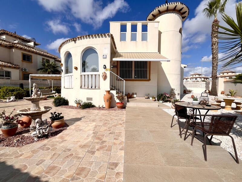 Villa til salg i Cabo Roig, Alicante