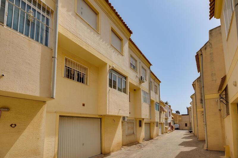 3 bedroom Townhouse for sale